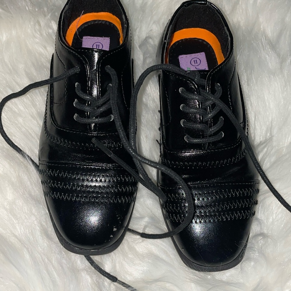 Boys shoes worn once